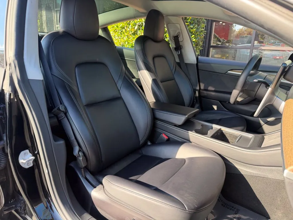 Tesla Model 3 photo 30
