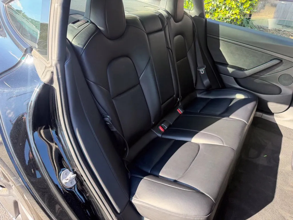 Tesla Model 3 photo 35