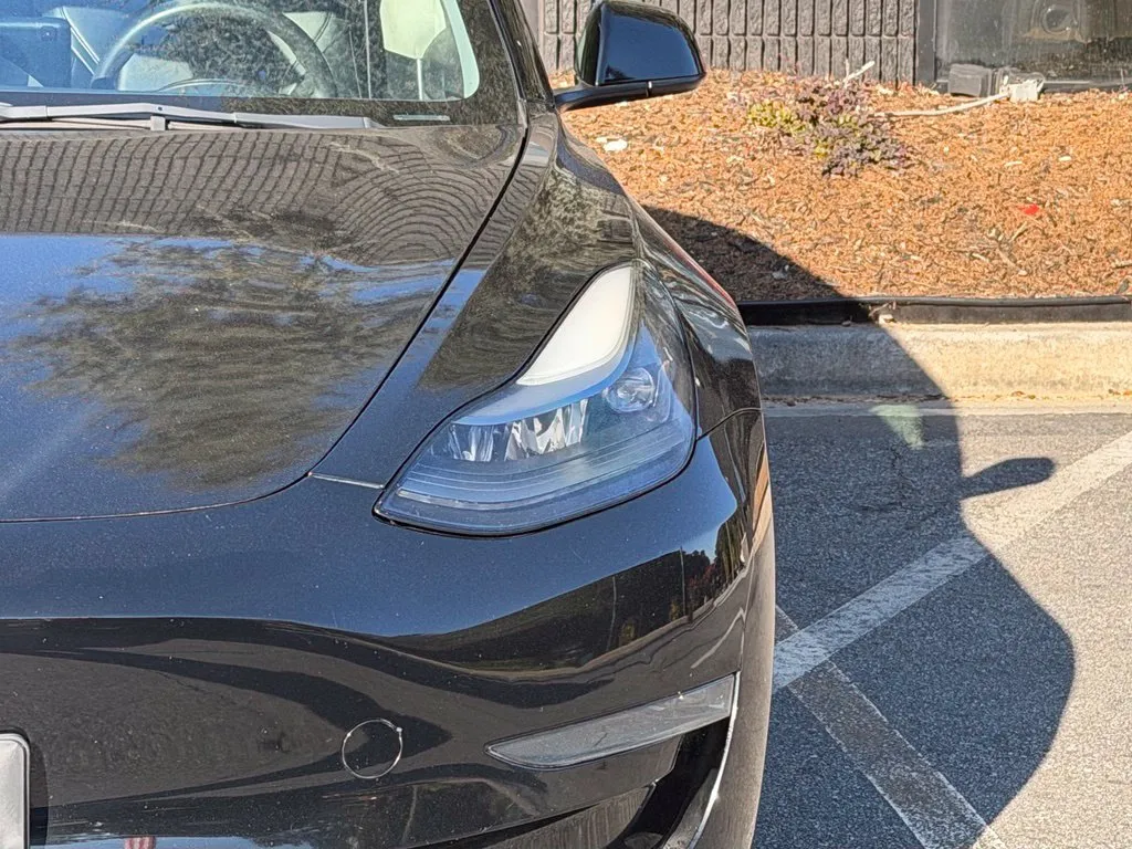Tesla Model 3 photo 5