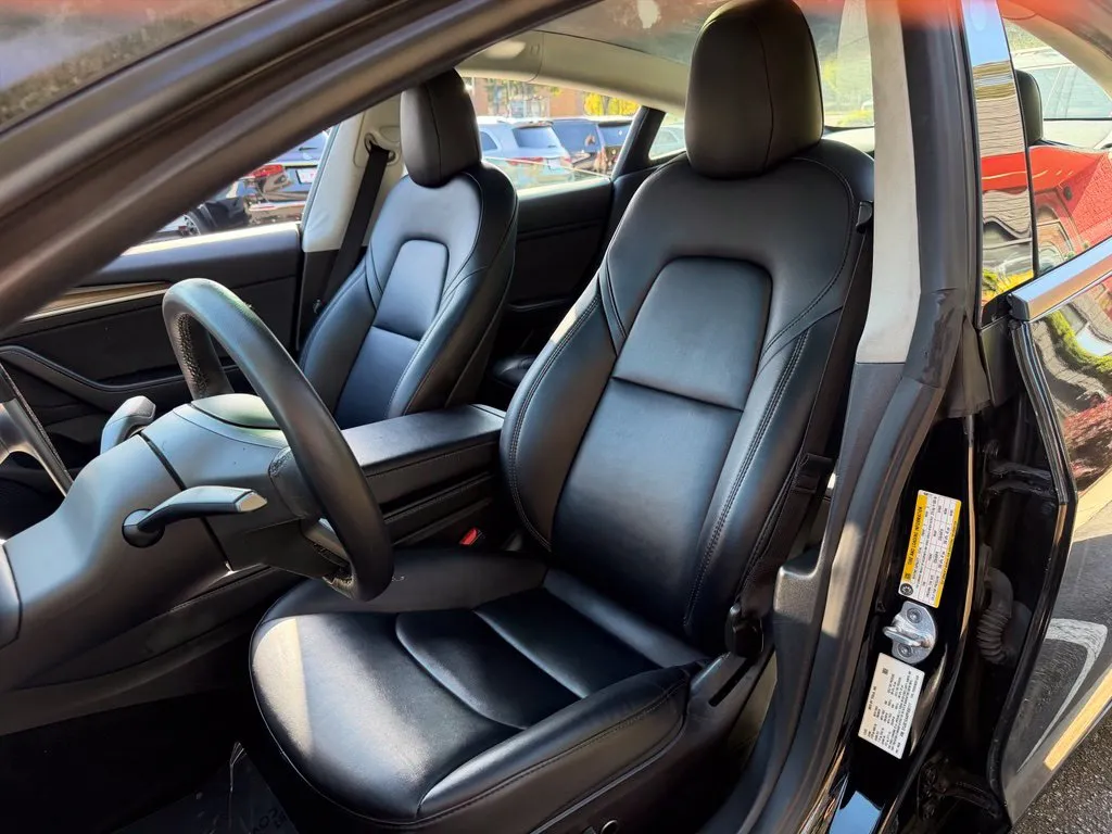 Tesla Model 3 photo 23