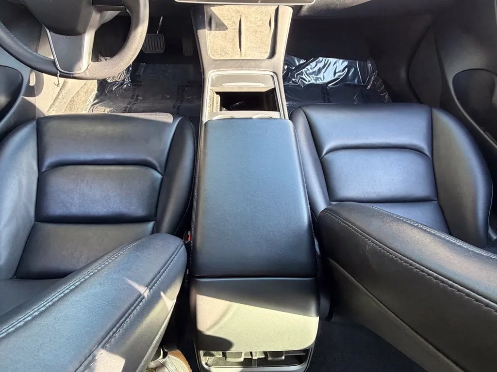 Tesla Model 3 photo 43