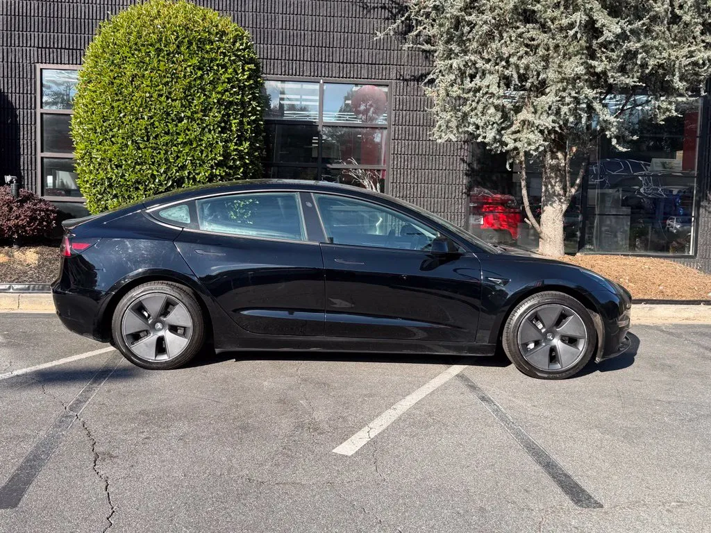 Tesla Model 3 photo 18