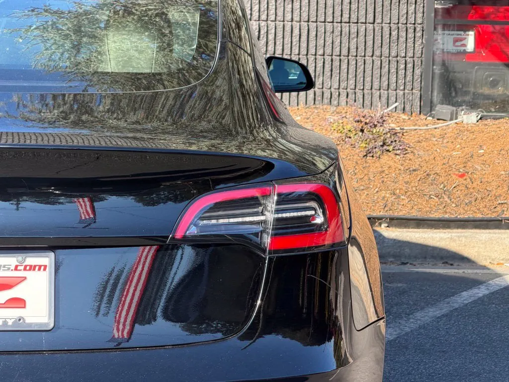 Tesla Model 3 photo 15