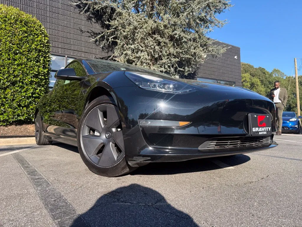 Tesla Model 3 photo 7