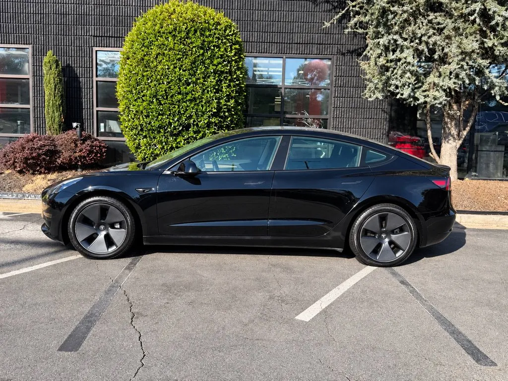 Tesla Model 3 photo 8