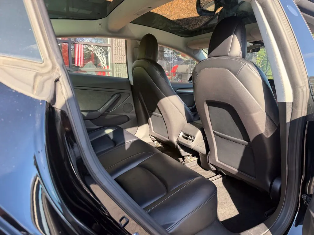 Tesla Model 3 photo 34