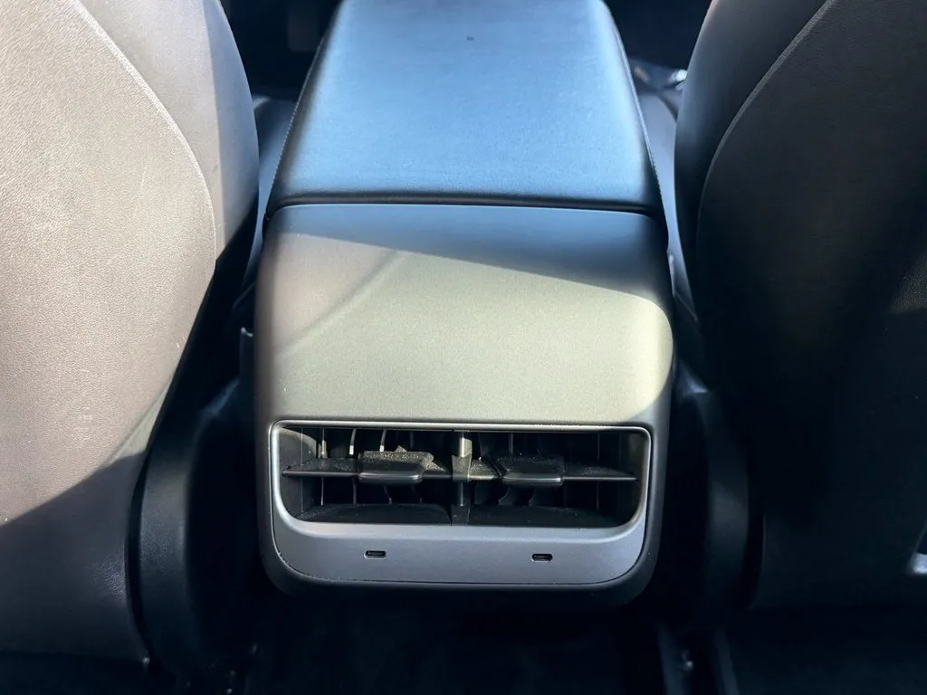 Tesla Model 3 photo 45