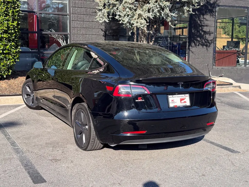 Tesla Model 3 photo 16