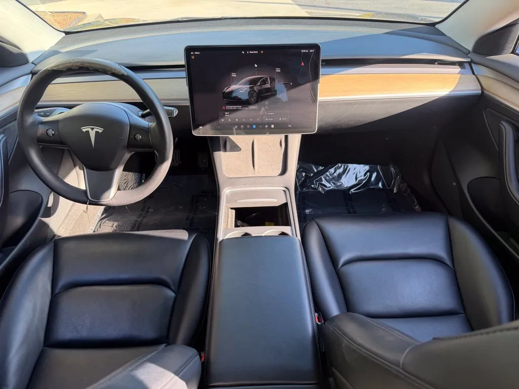 Tesla Model 3 photo 36