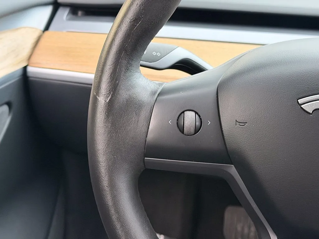 Tesla Model 3 photo 43