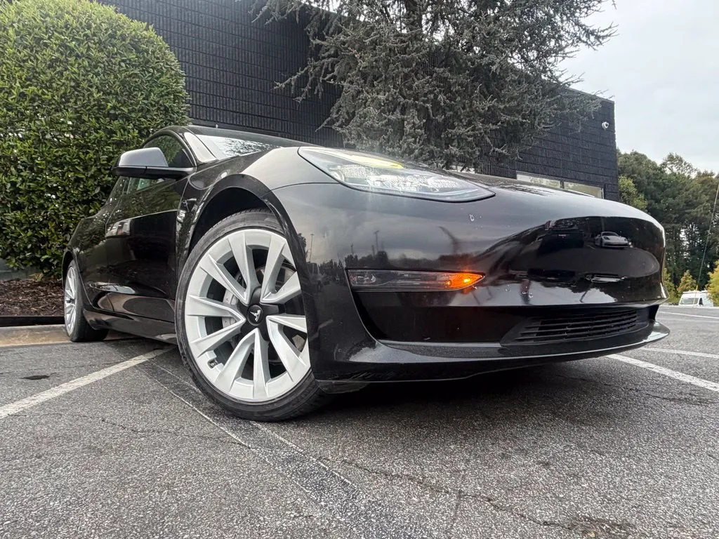 Tesla Model 3 photo 8