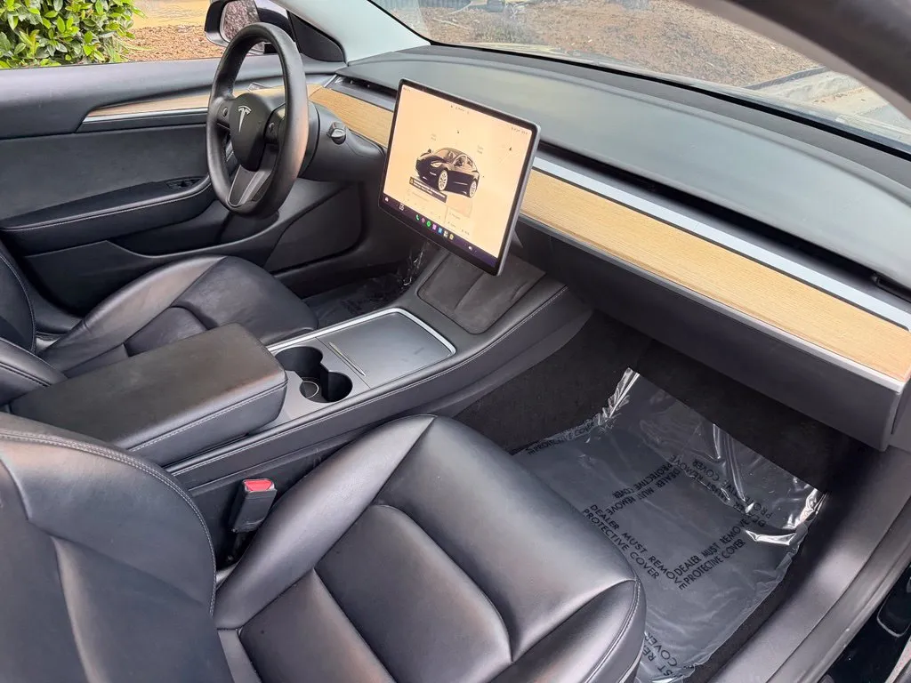 Tesla Model 3 photo 31