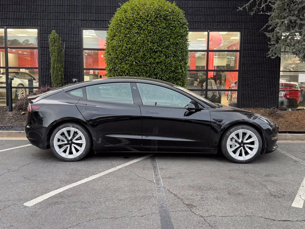 Tesla Model 3 photo 21