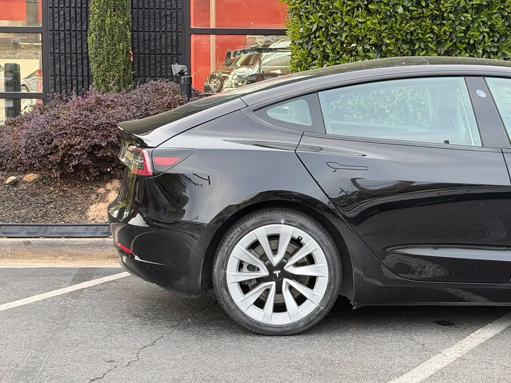 Tesla Model 3 photo 22