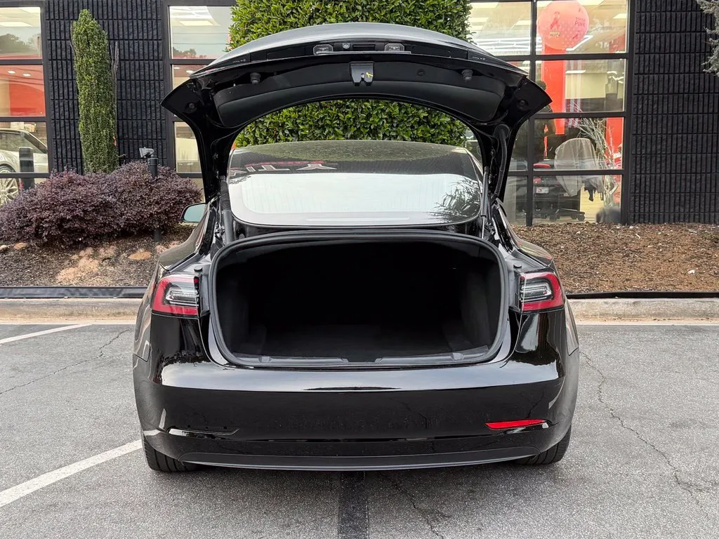 Tesla Model 3 photo 17