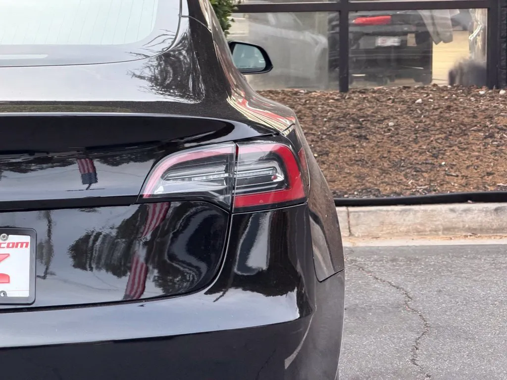 Tesla Model 3 photo 16