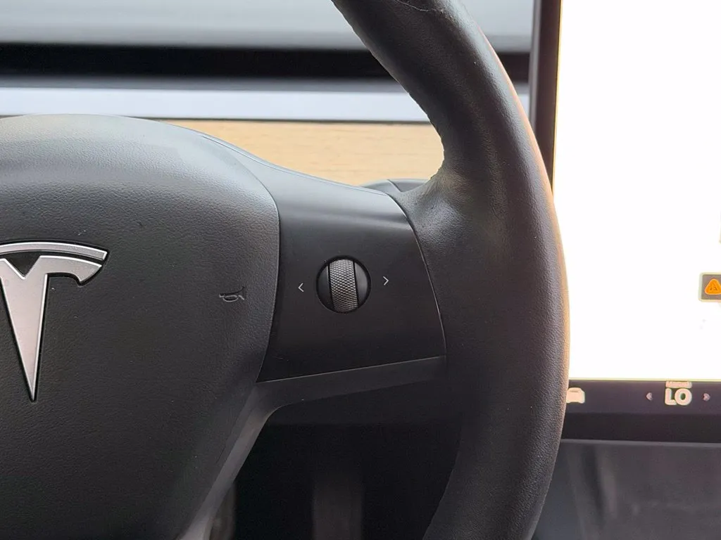 Tesla Model 3 photo 44