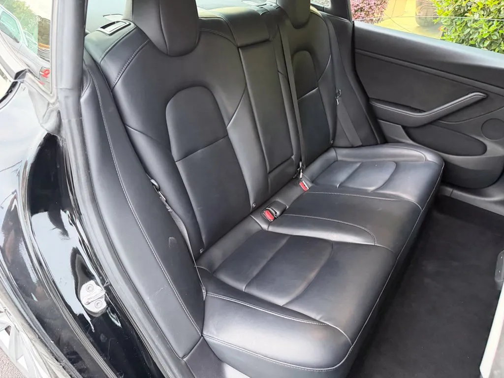Tesla Model 3 photo 38
