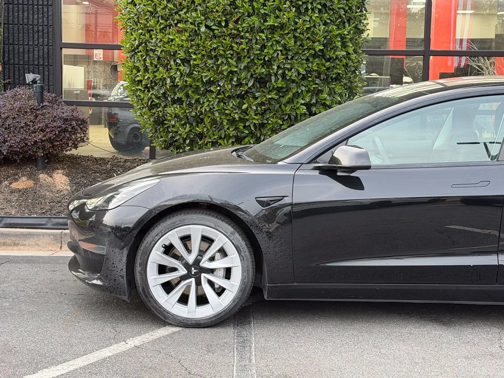 Tesla Model 3 photo 10