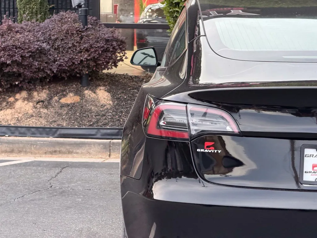 Tesla Model 3 photo 15