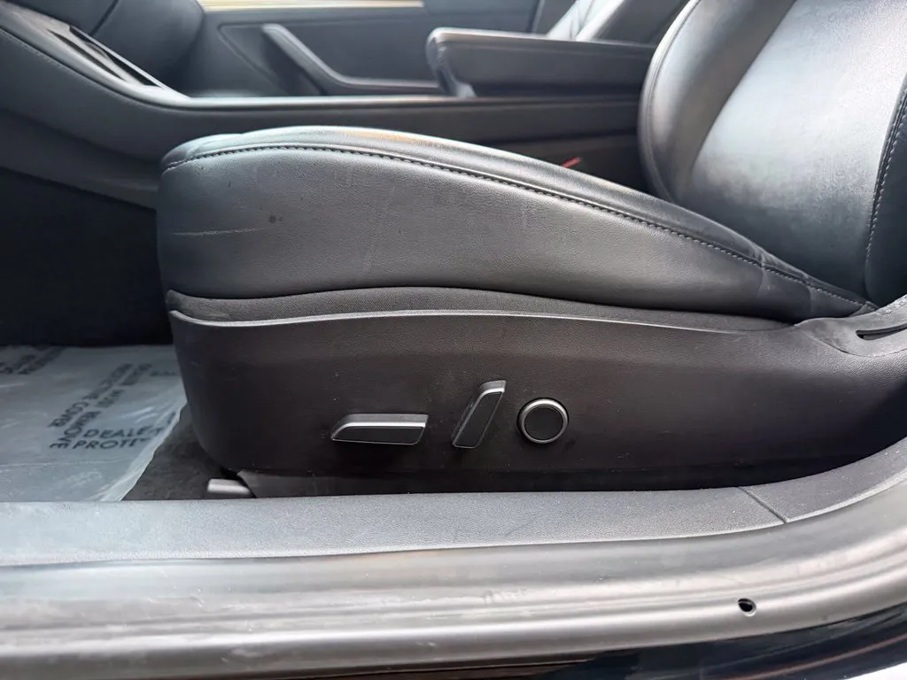 Tesla Model 3 photo 27