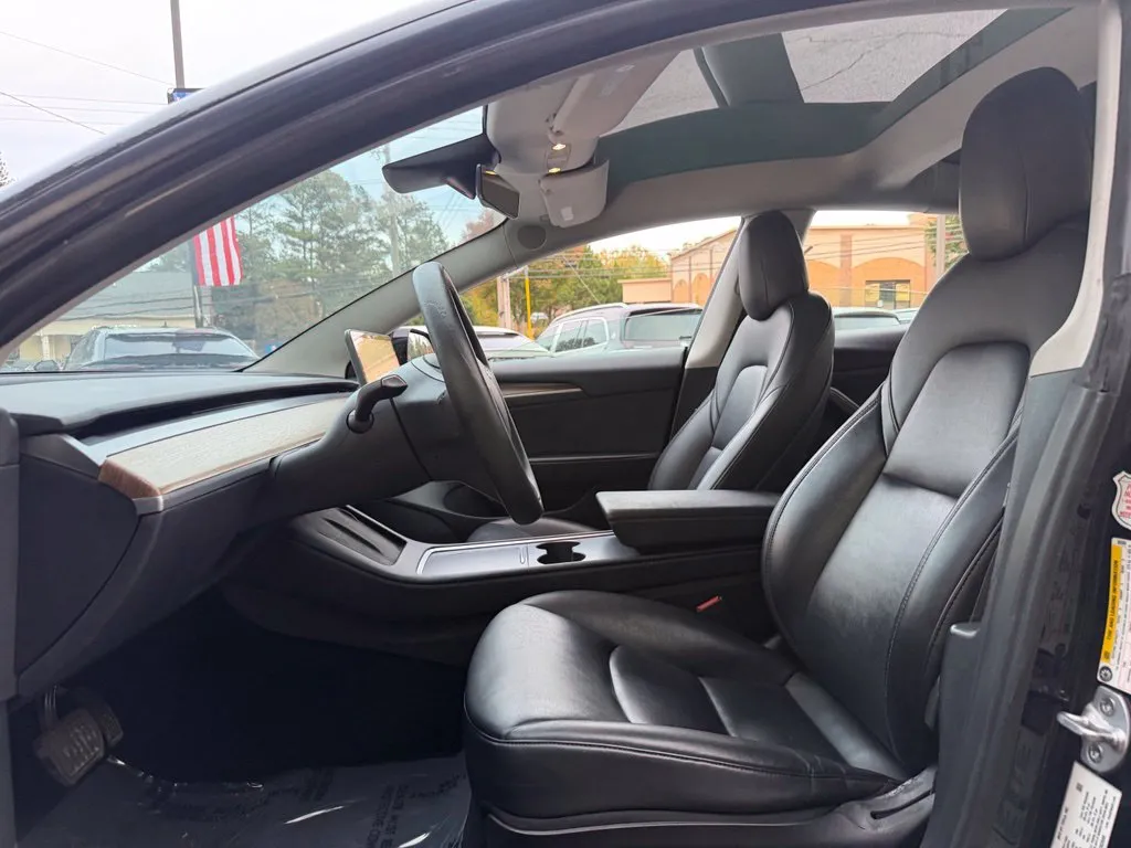 Tesla Model 3 photo 25