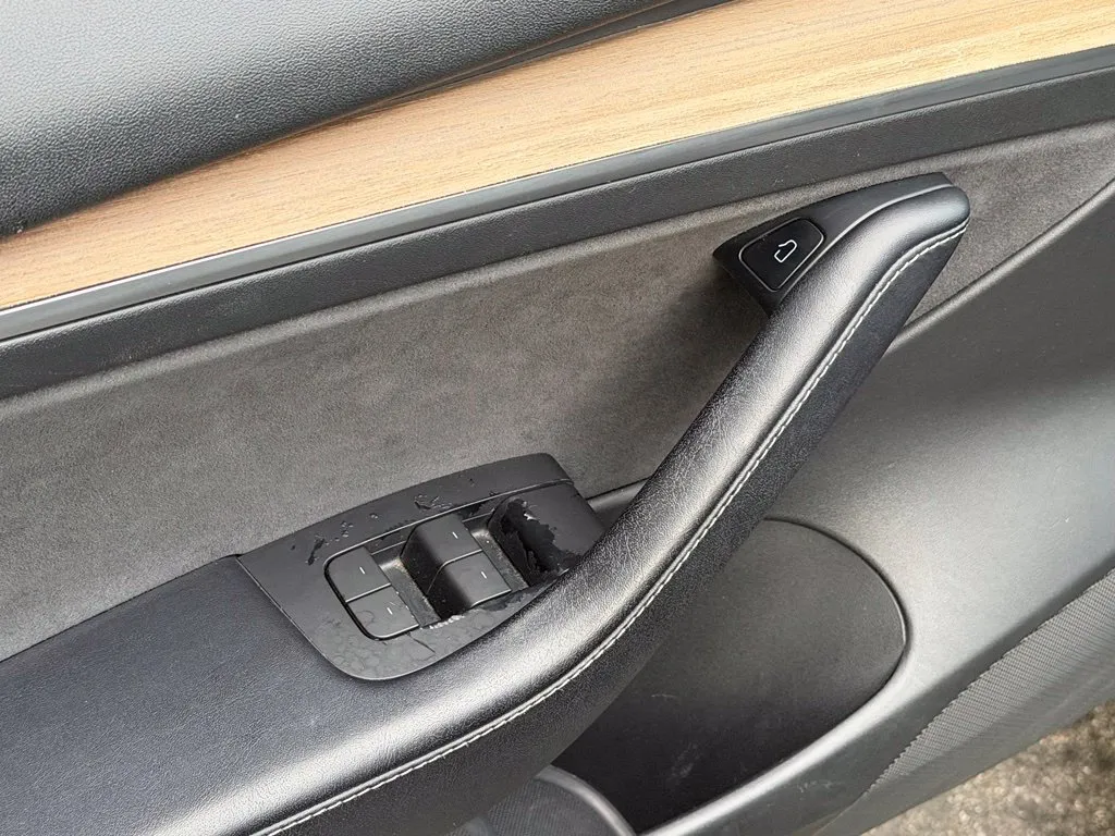 Tesla Model 3 photo 29
