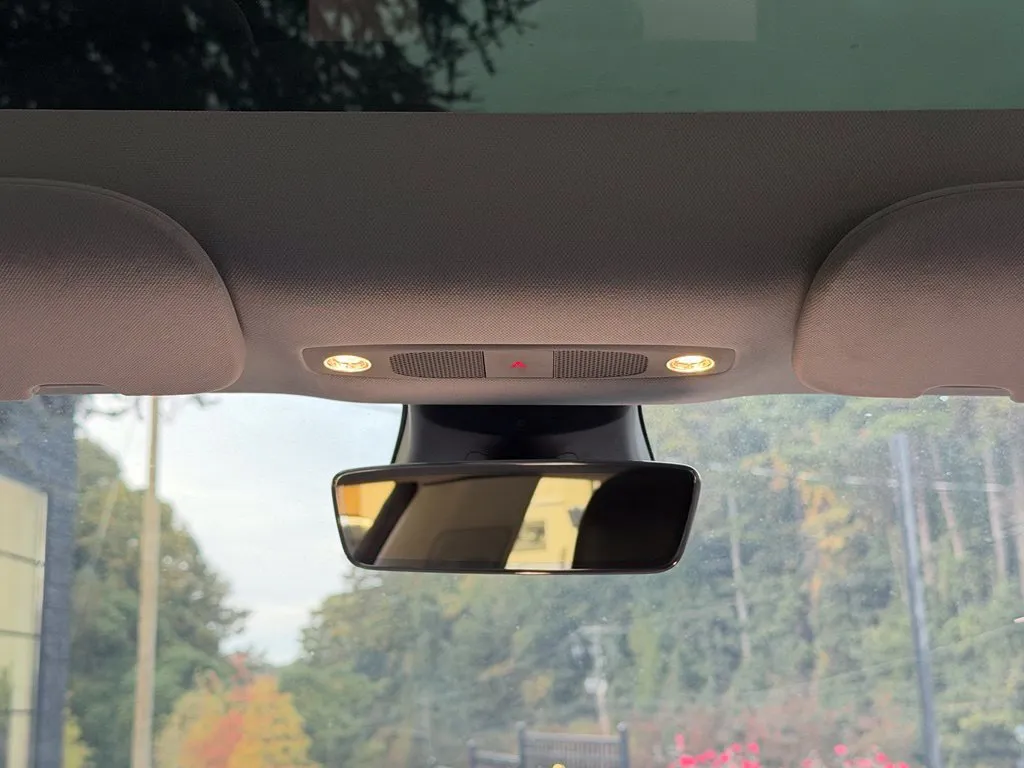 Tesla Model 3 photo 47
