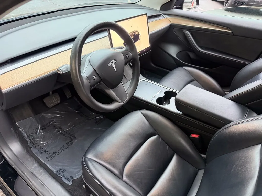 Tesla Model 3 photo 24
