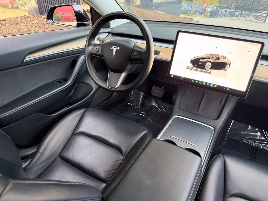 Tesla Model 3 photo 40