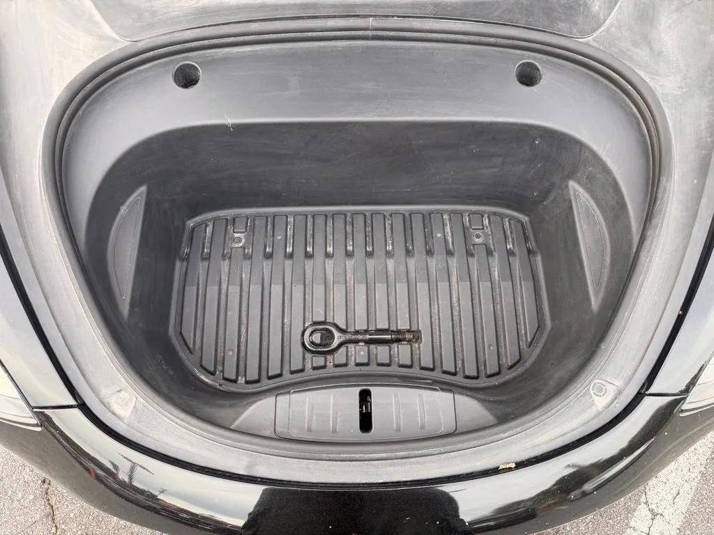Tesla Model 3 photo 6