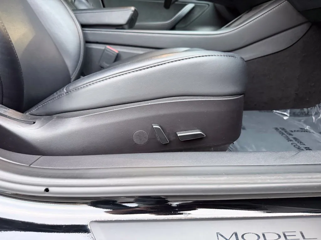 Tesla Model 3 photo 34
