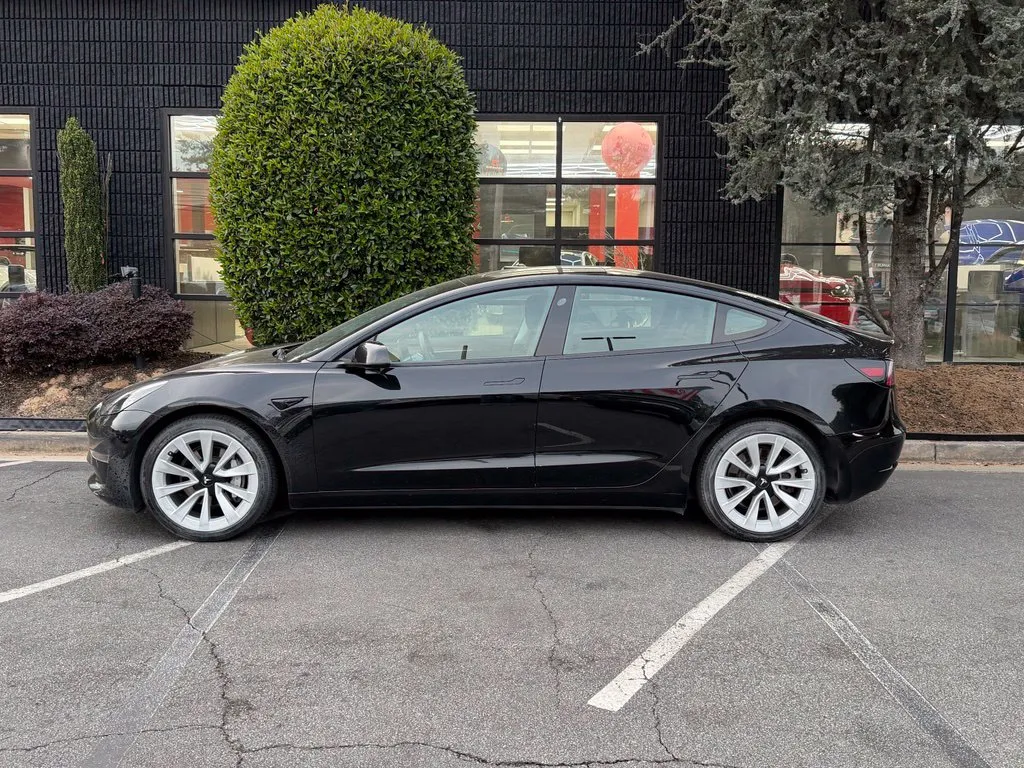 Tesla Model 3 photo 9