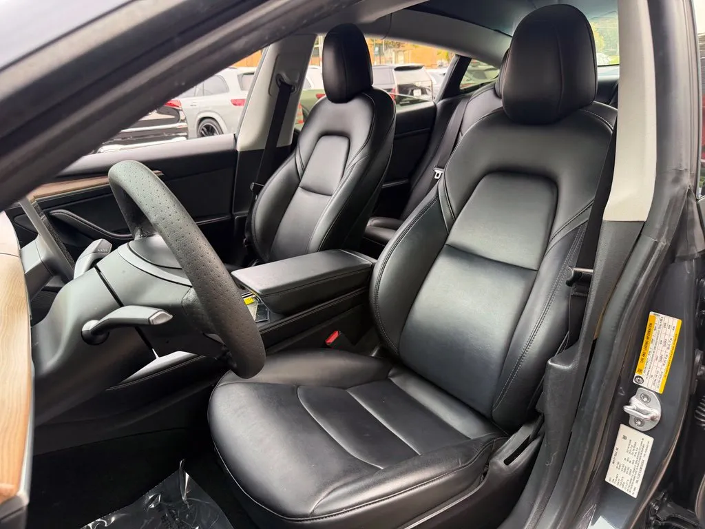 Tesla Model 3 photo 23