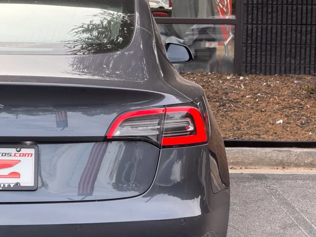 Tesla Model 3 photo 16