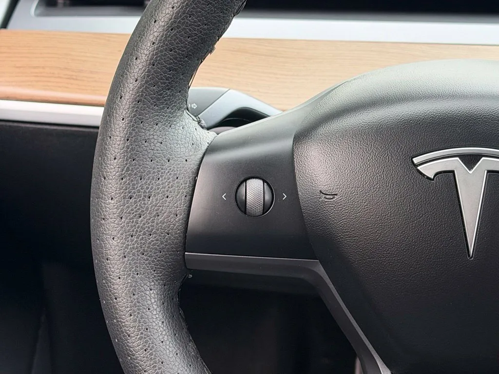 Tesla Model 3 photo 41