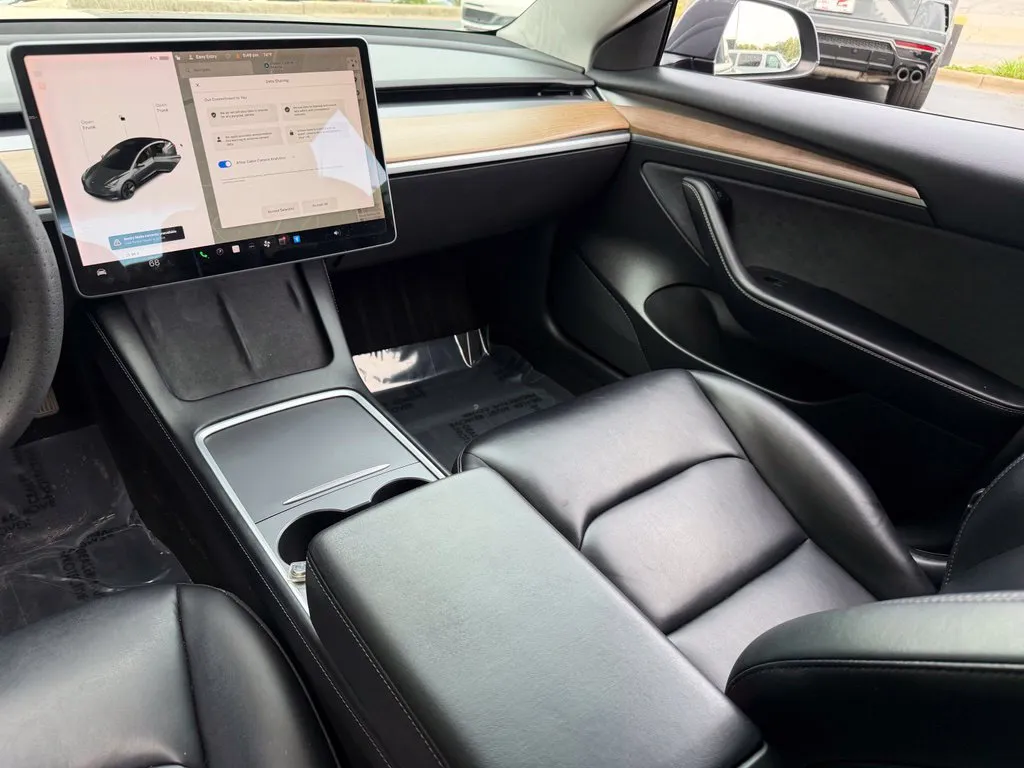 Tesla Model 3 photo 39