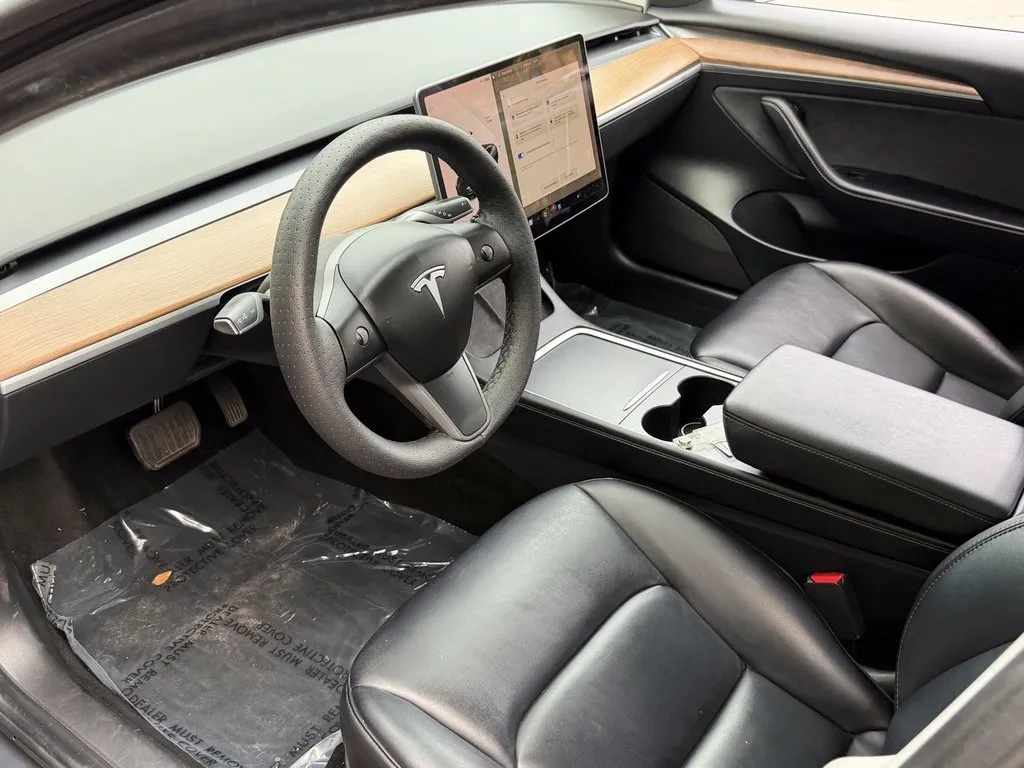 Tesla Model 3 photo 21