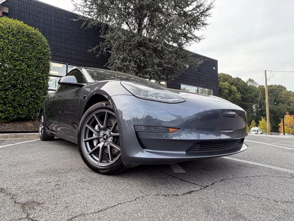 Tesla Model 3 photo 8