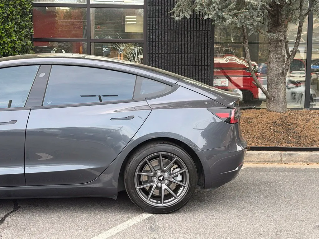 Tesla Model 3 photo 11