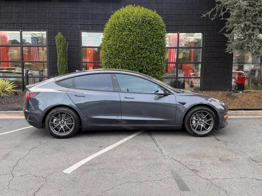 Tesla Model 3 photo 20