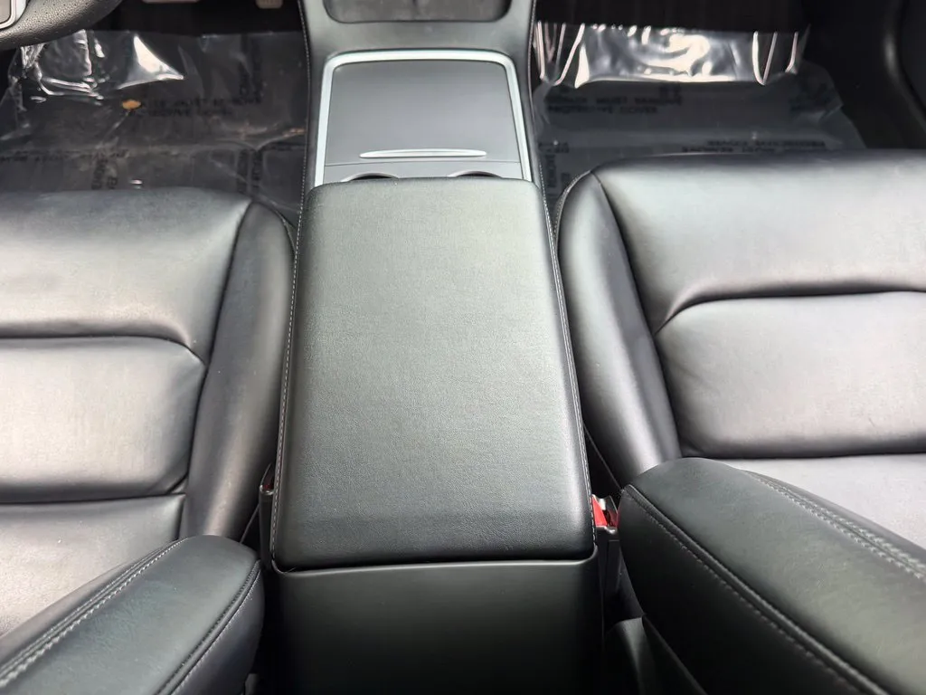 Tesla Model 3 photo 44