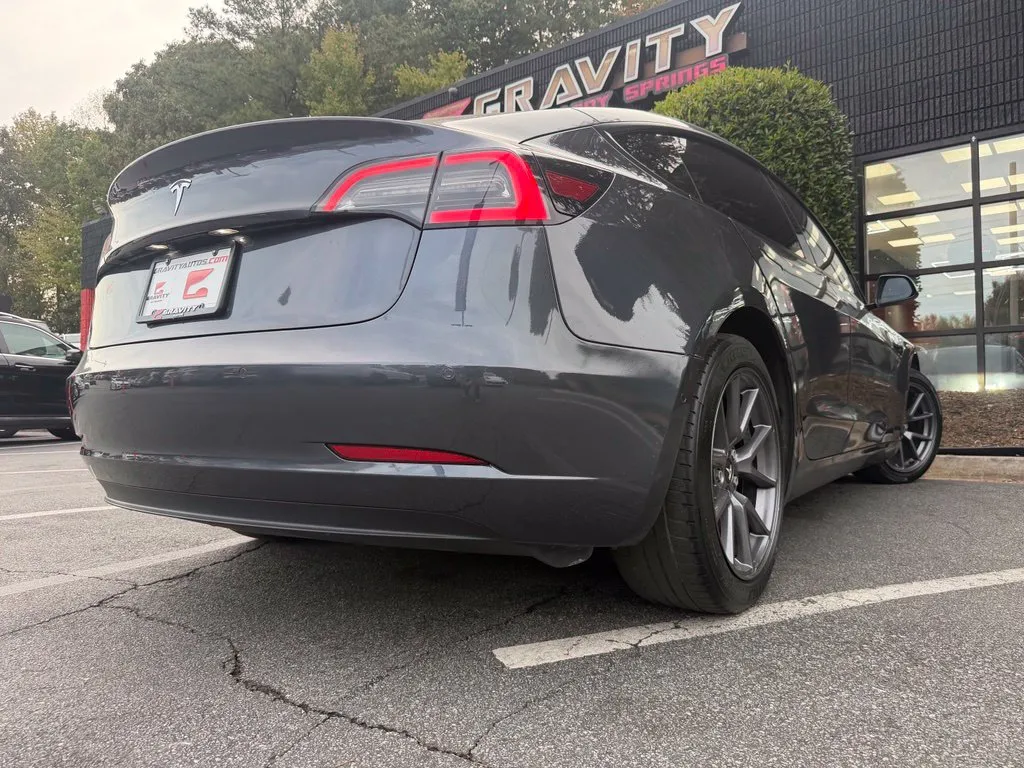 Tesla Model 3 photo 13