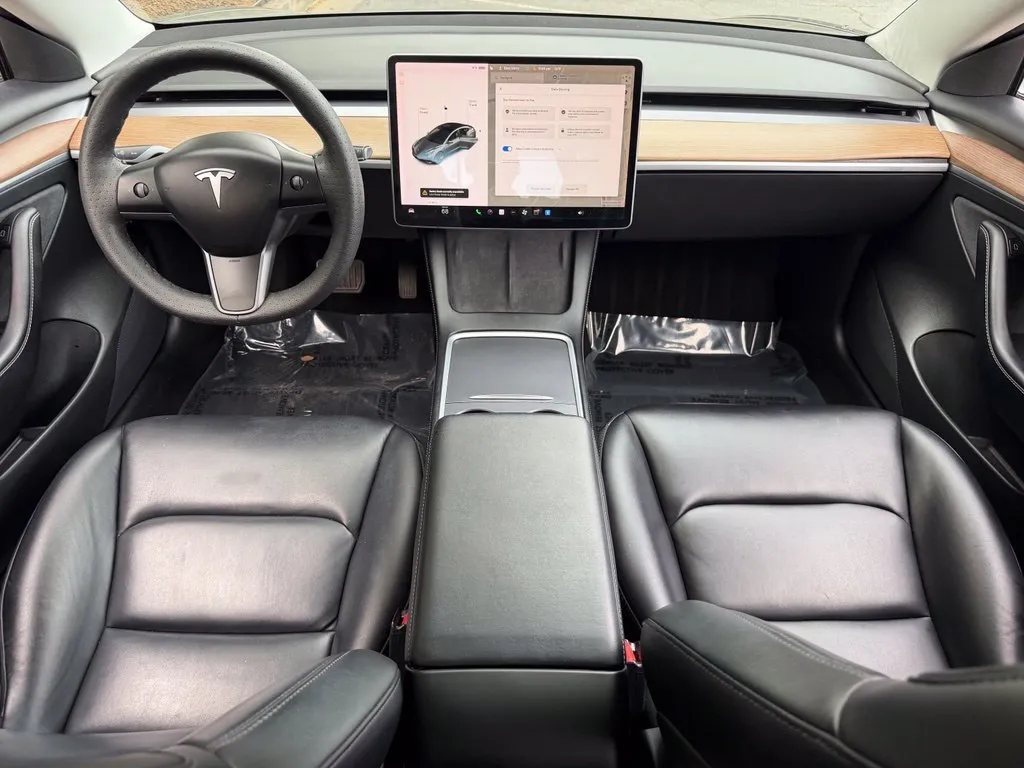 Tesla Model 3 photo 37