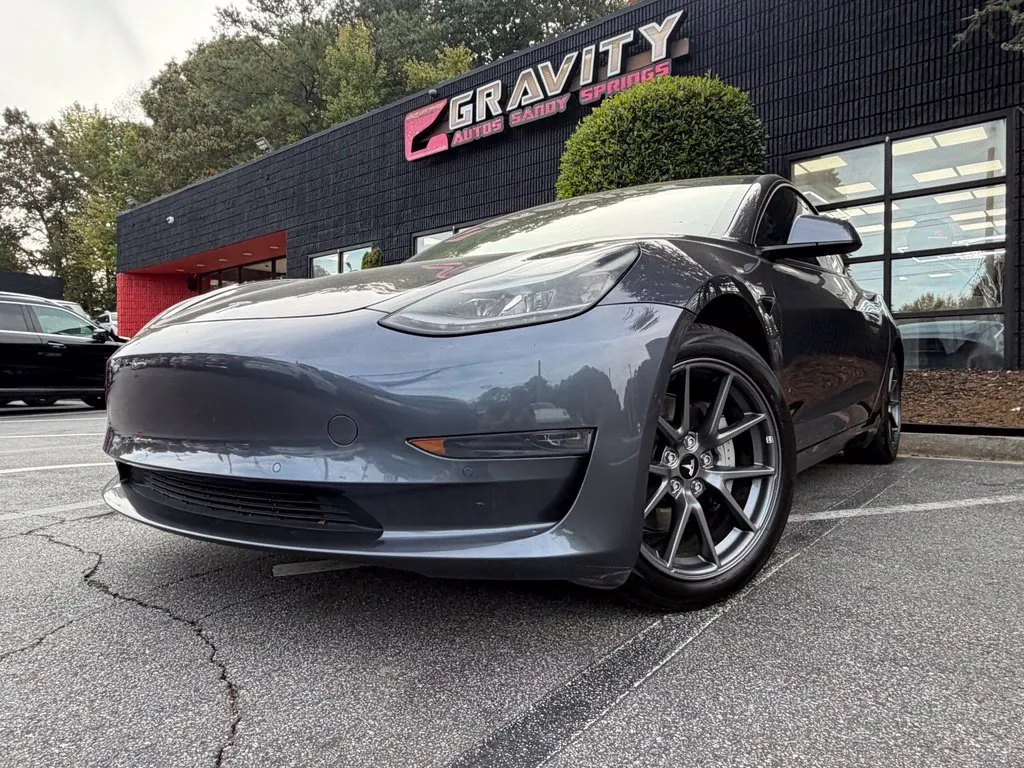 Tesla Model 3 photo 2