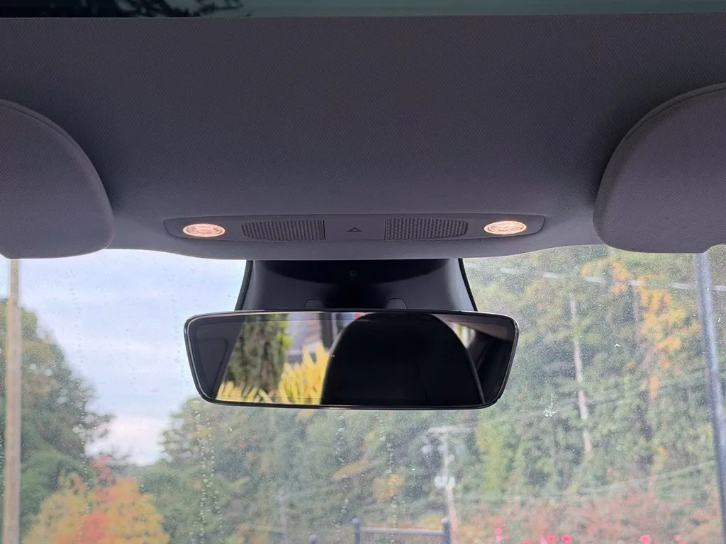 Tesla Model 3 photo 45
