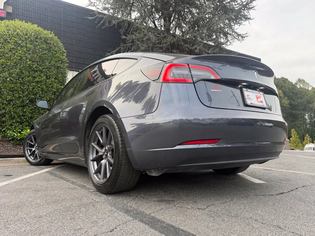 Tesla Model 3 photo 19