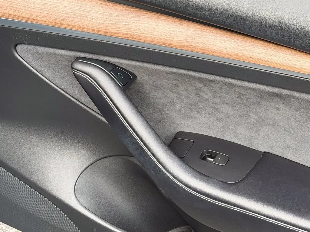 Tesla Model 3 photo 34