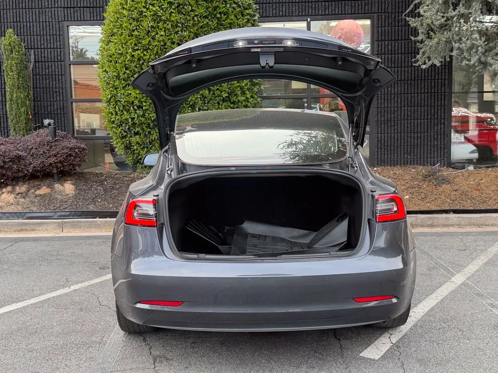 Tesla Model 3 photo 17