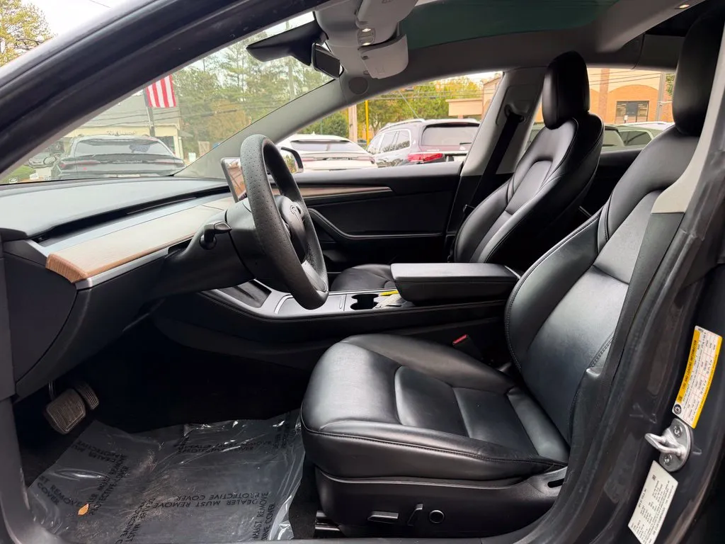 Tesla Model 3 photo 22